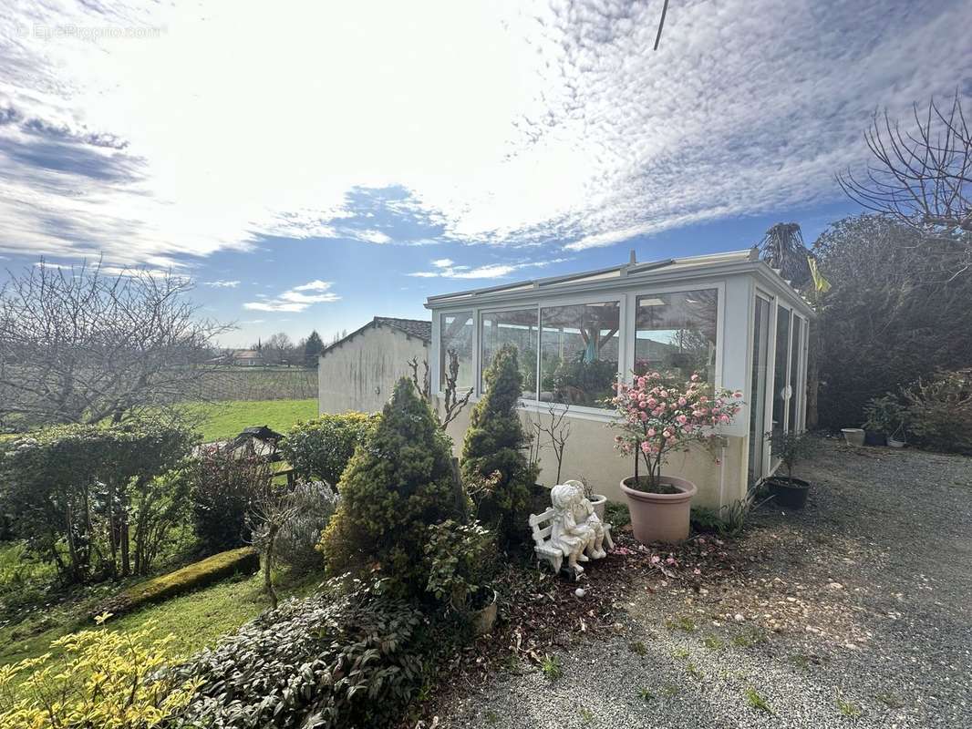 LE JACUZZI - Maison à SAINT-ANDRE-DE-CUBZAC