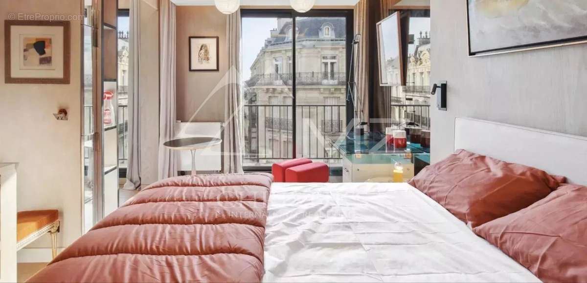 Appartement à PARIS-8E