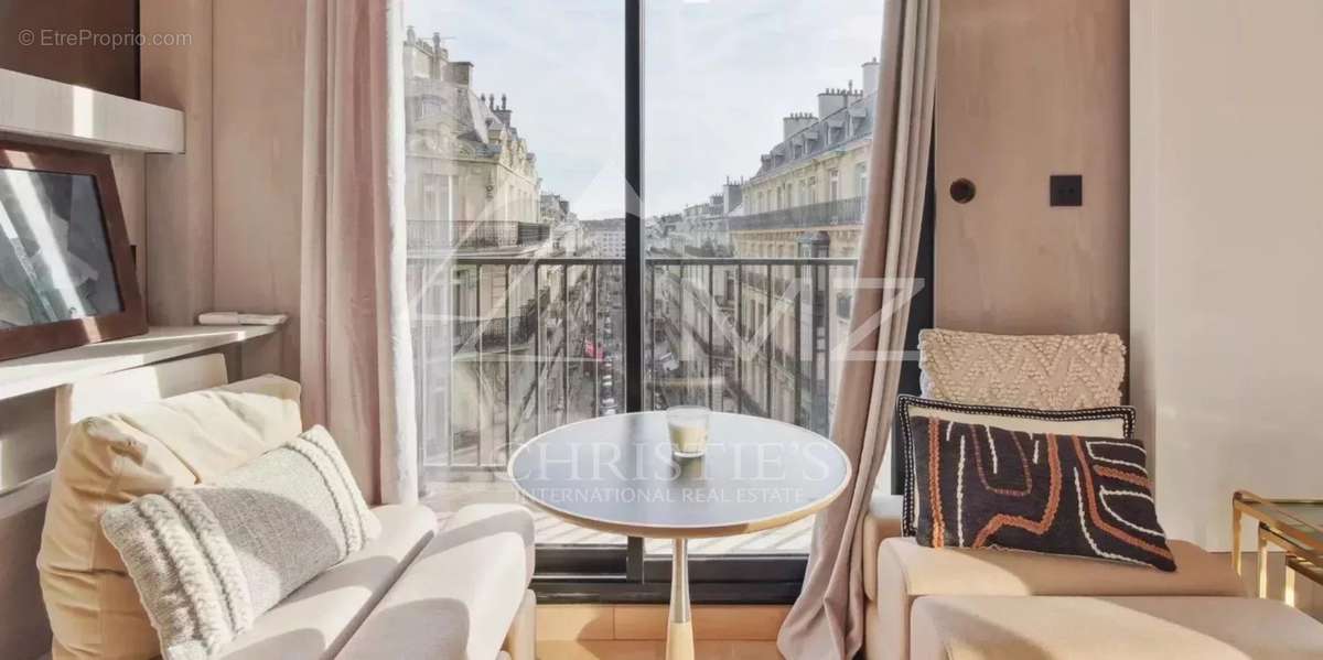 Appartement à PARIS-8E