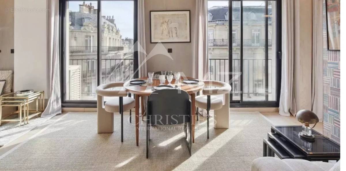 Appartement à PARIS-8E