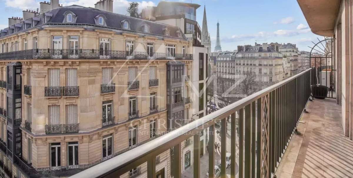 Appartement à PARIS-8E