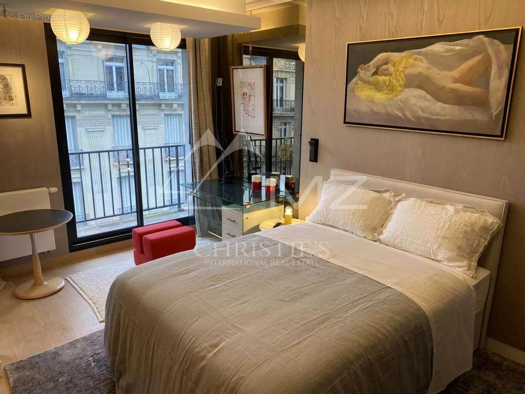 Appartement à PARIS-8E