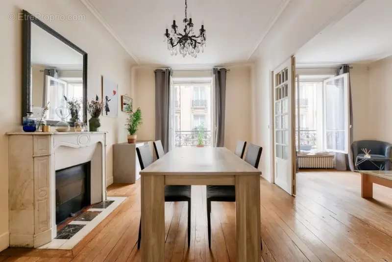 Appartement à PARIS-17E