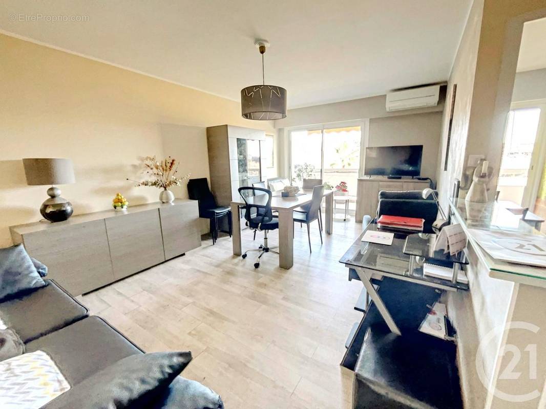 Appartement à SAINT-LAURENT-DU-VAR