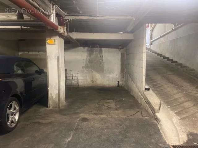 Parking à PARIS-16E