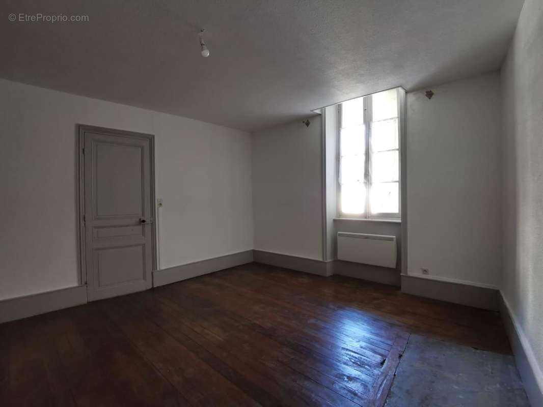   - Appartement à AUBENAS