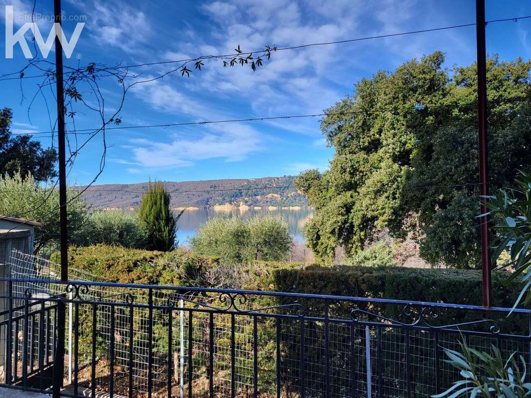 Commerce à LES SALLES-SUR-VERDON