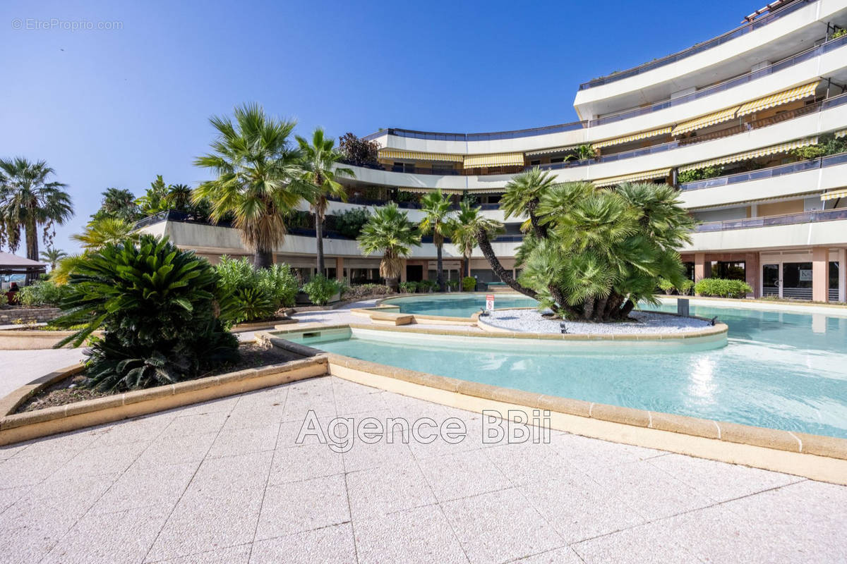 Appartement à SAINT-LAURENT-DU-VAR