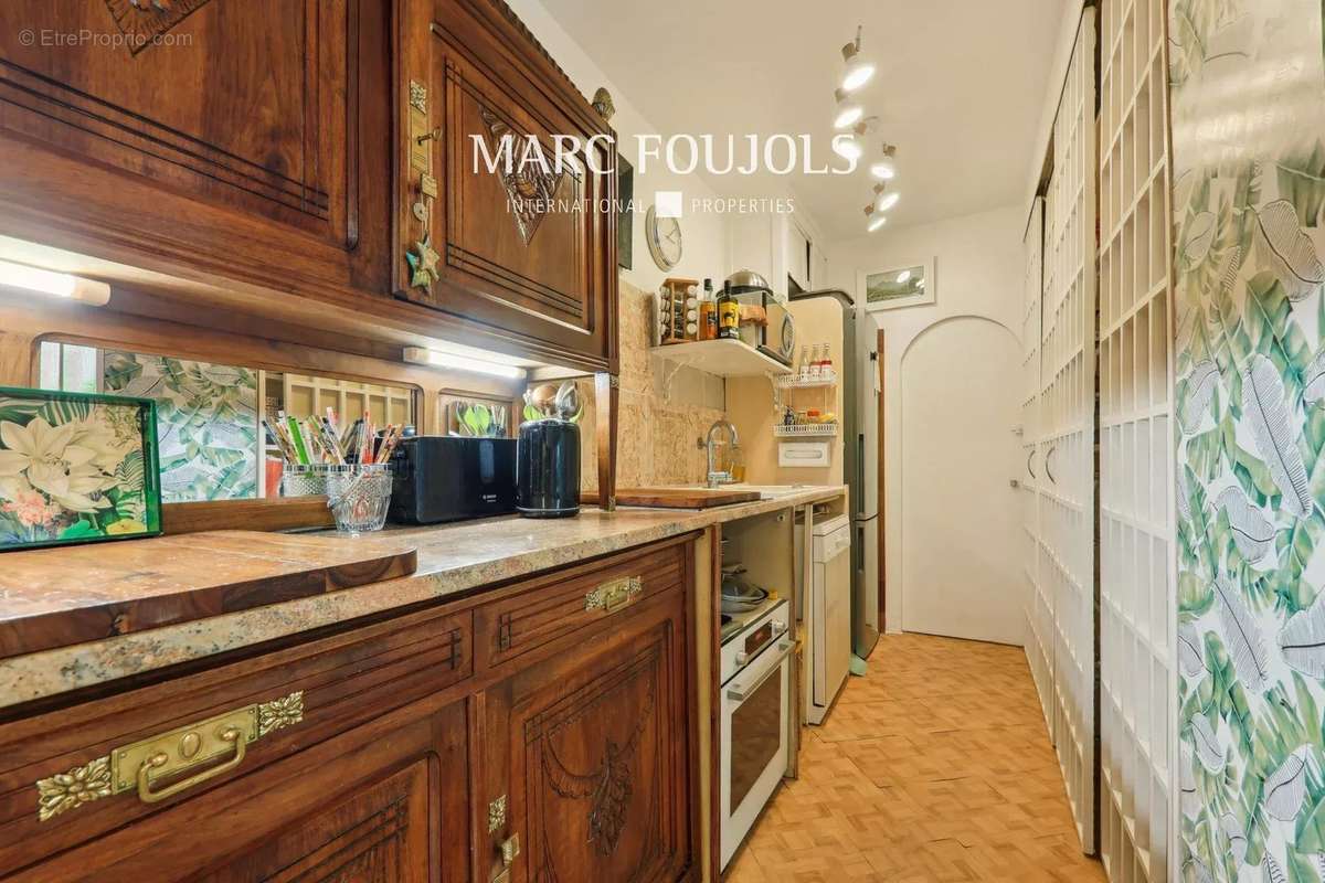 Appartement à PARIS-16E