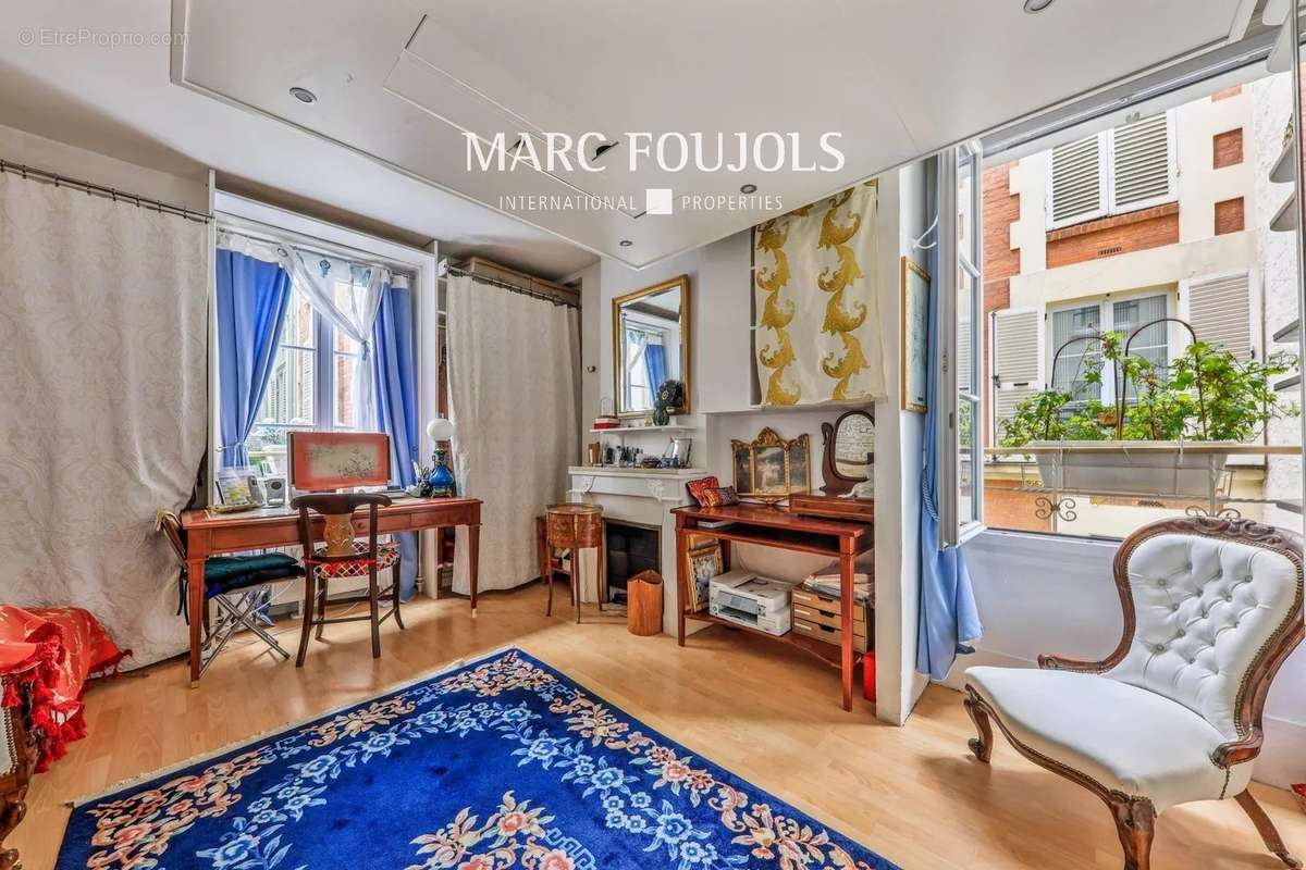 Appartement à PARIS-16E