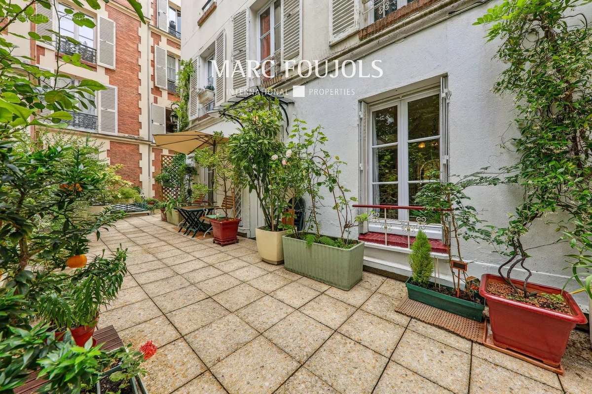 Appartement à PARIS-16E