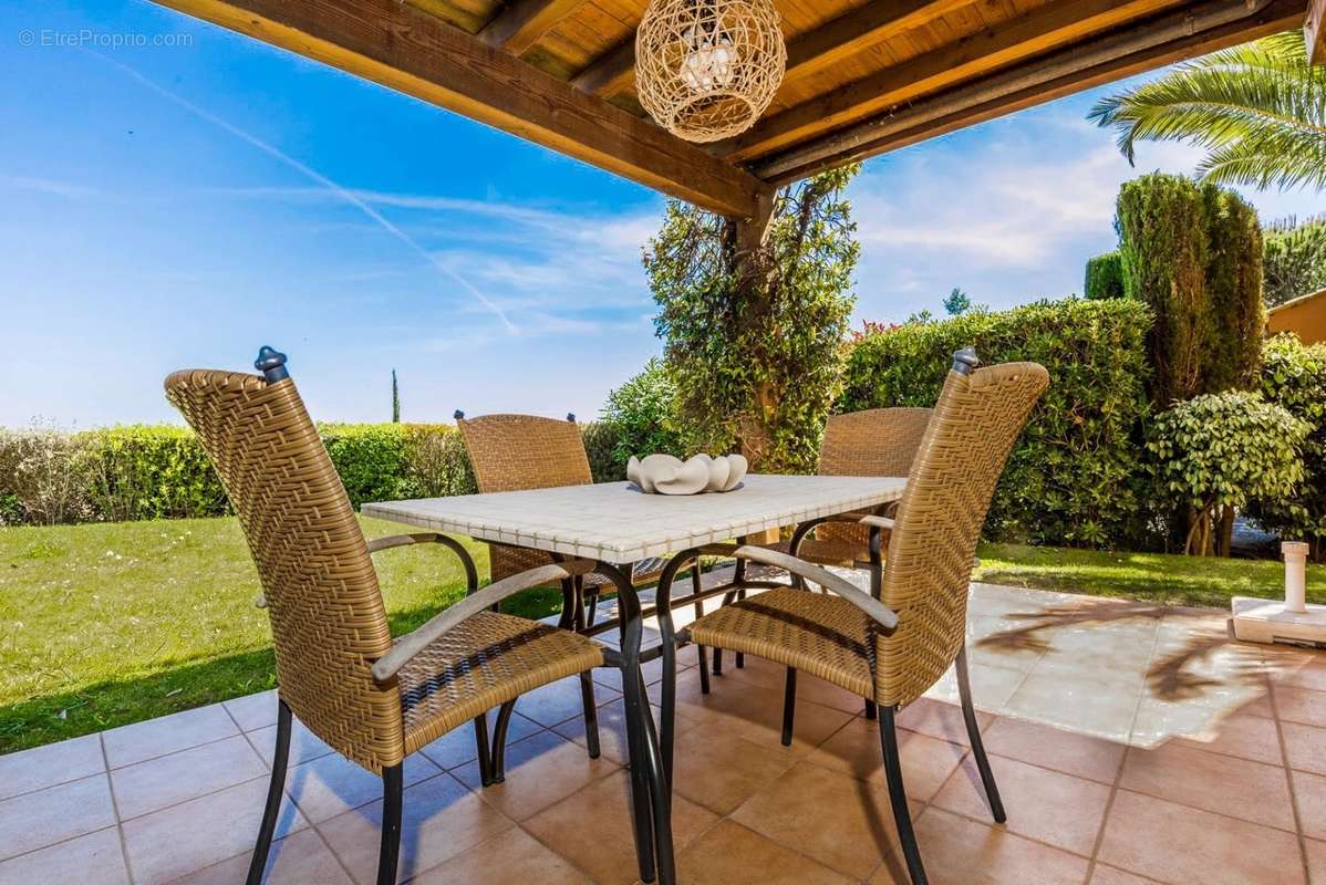 Appartement à ROQUEBRUNE-SUR-ARGENS