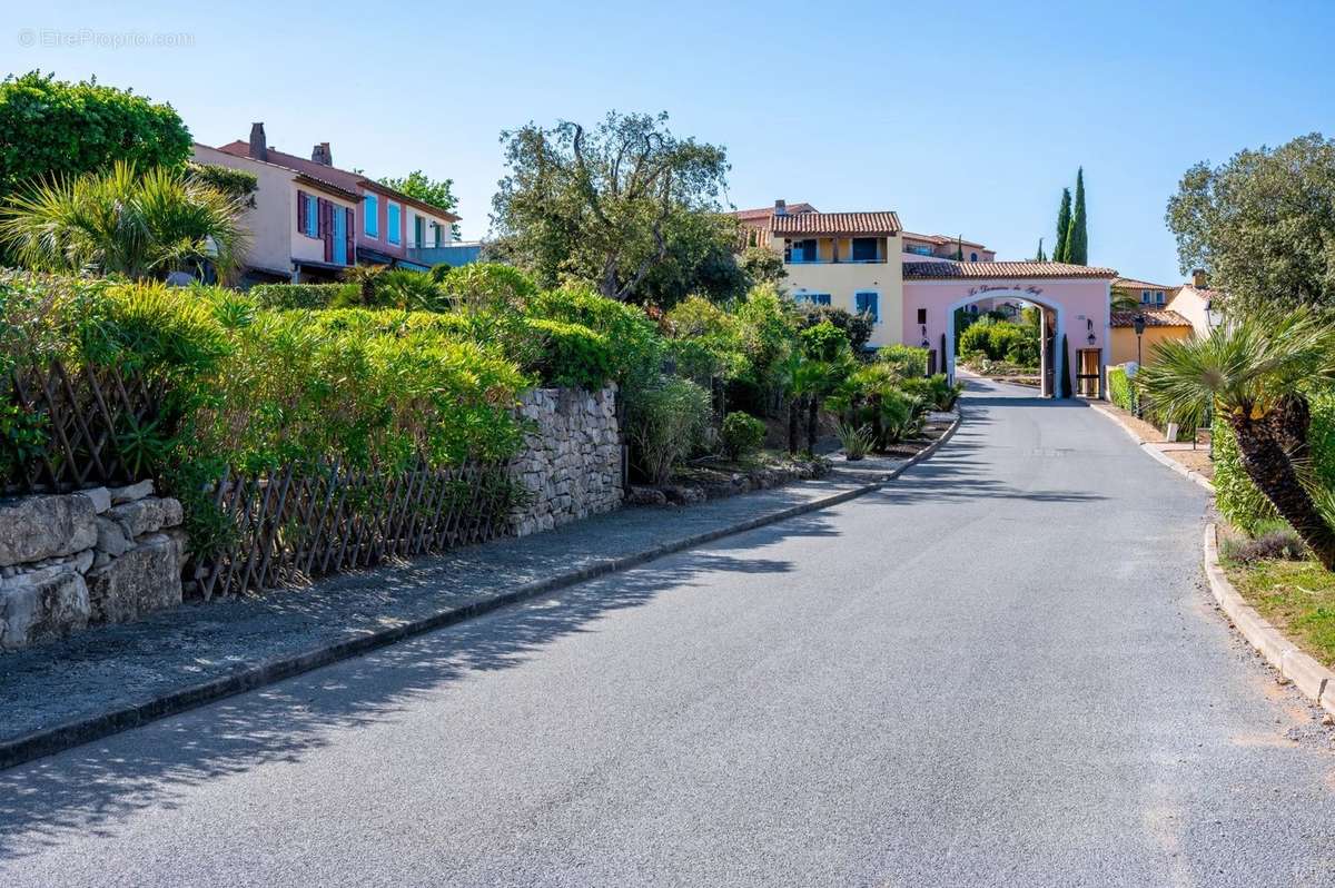 Appartement à ROQUEBRUNE-SUR-ARGENS