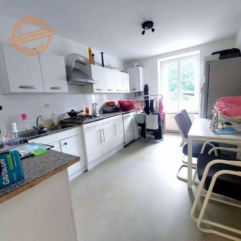 Appartement à LE CHAMBON-FEUGEROLLES