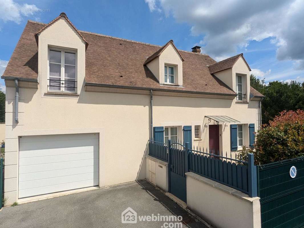 Venez découvrir cette charmante maison familiale ! - Maison à BOURRON-MARLOTTE