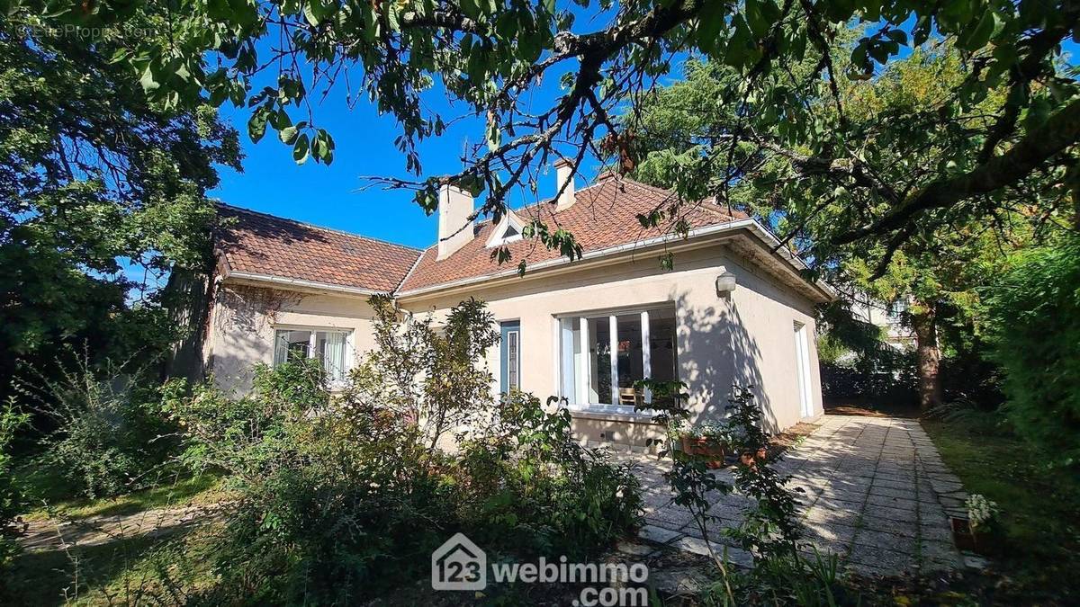 Venez découvrir cette belle maison totalement rénovée. - Maison à MELUN