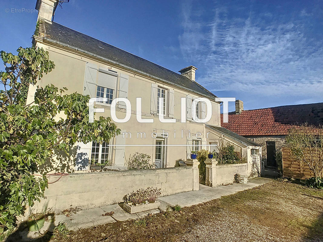 Maison à LONGUES-SUR-MER