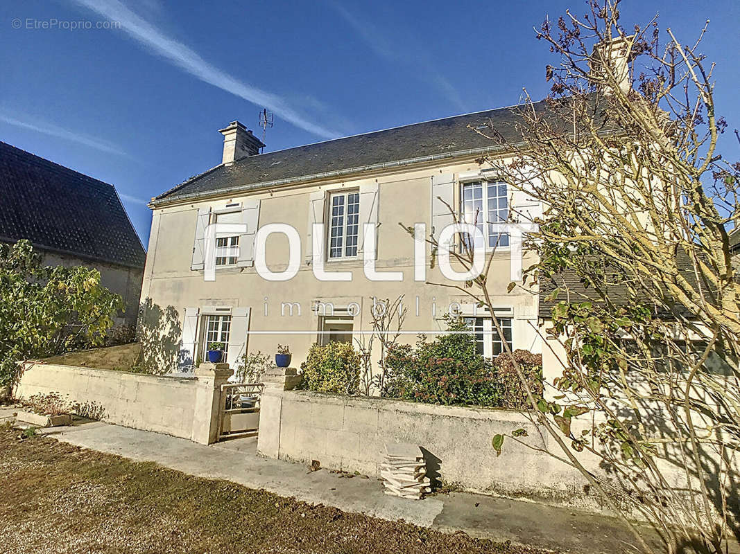 Maison à LONGUES-SUR-MER