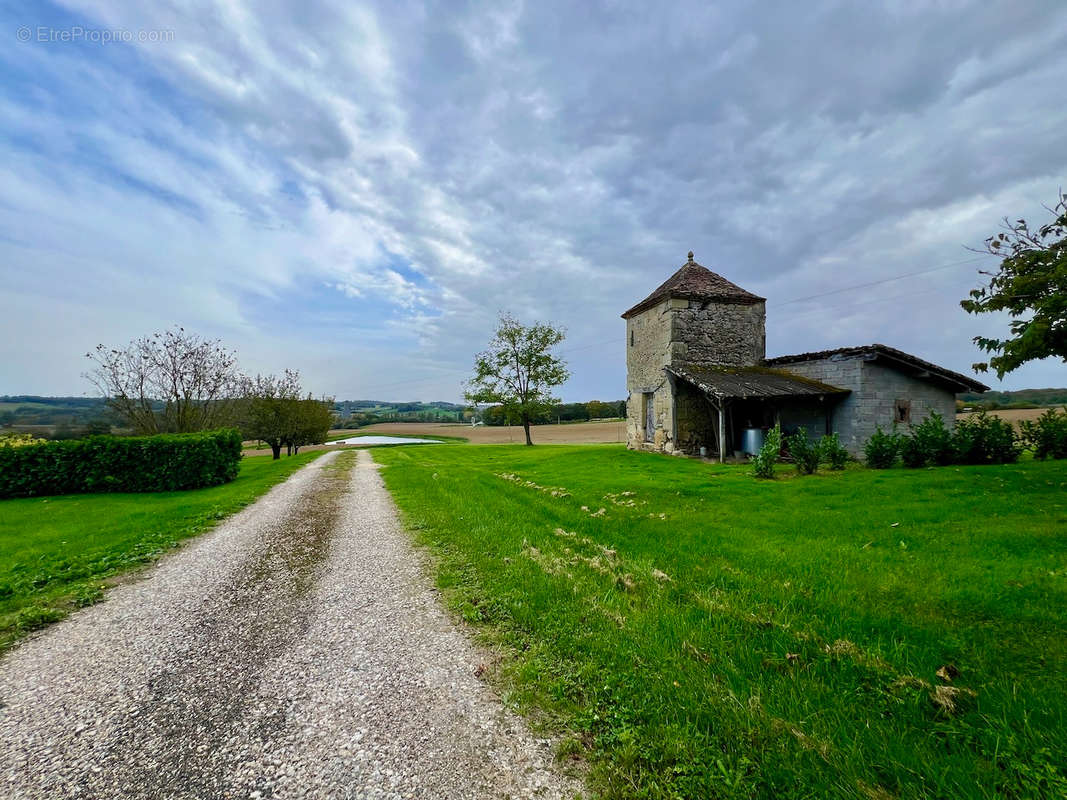 Maison à MONBAHUS