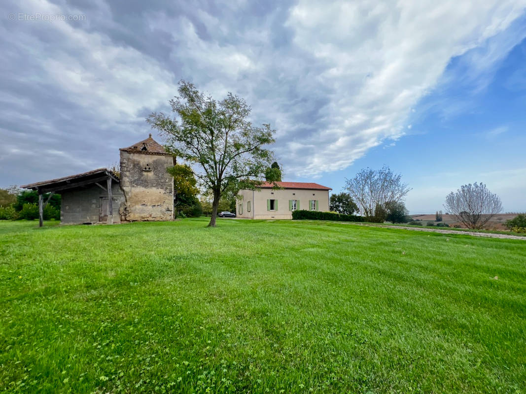 Maison à MONBAHUS