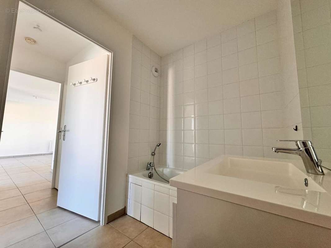   - Appartement à VILLEFRANCHE-SUR-SAONE