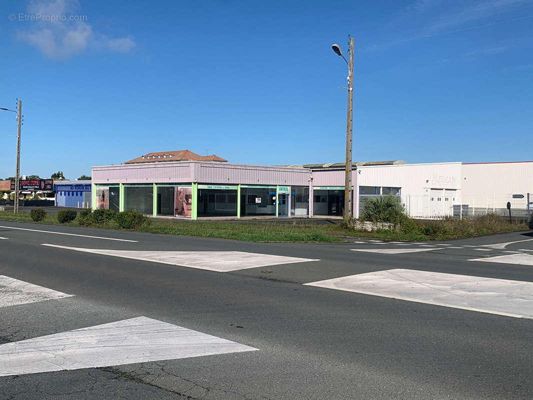 Autre à TONNAY-CHARENTE