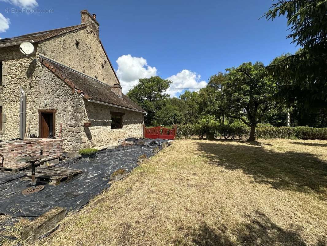 Maison à SAINT-LEGER-MAGNAZEIX