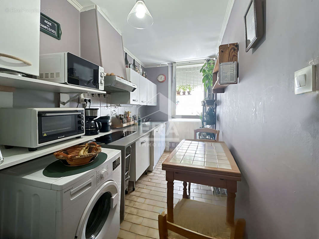 Appartement à MARSEILLE-4E