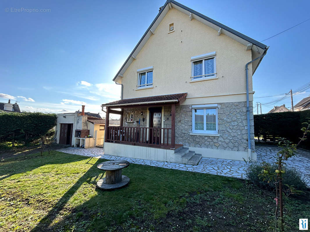 Maison à SAINT-ETIENNE-DU-ROUVRAY