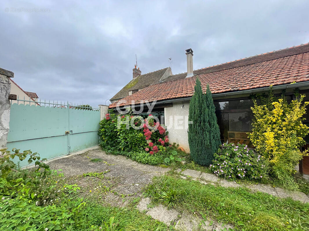 Maison à VERT-LE-PETIT