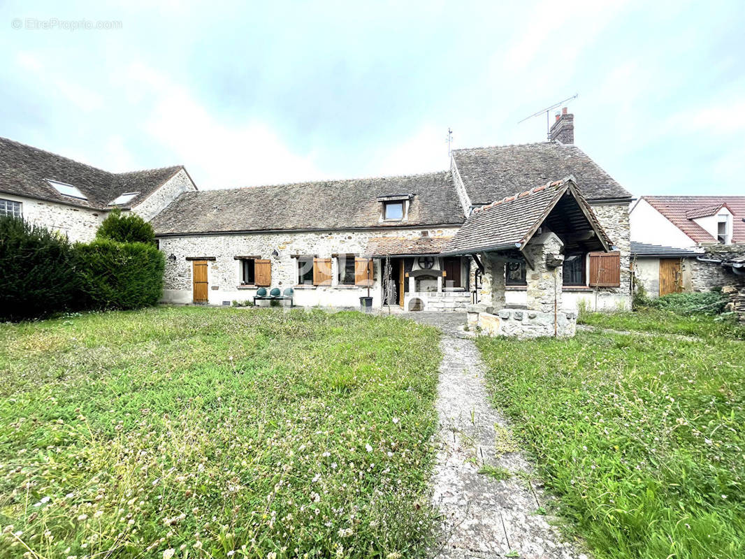 Maison à VERT-LE-PETIT