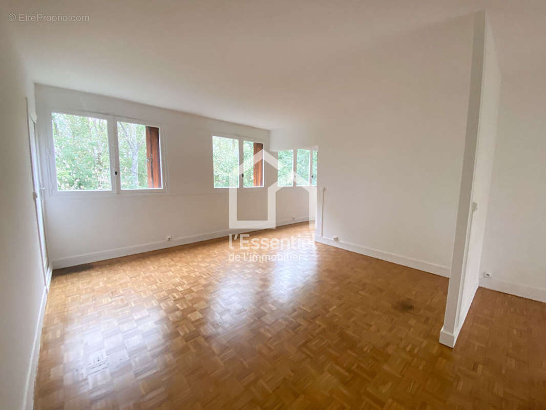 Appartement à VERNEUIL-SUR-SEINE