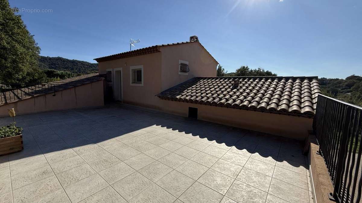 Maison à COLLOBRIERES