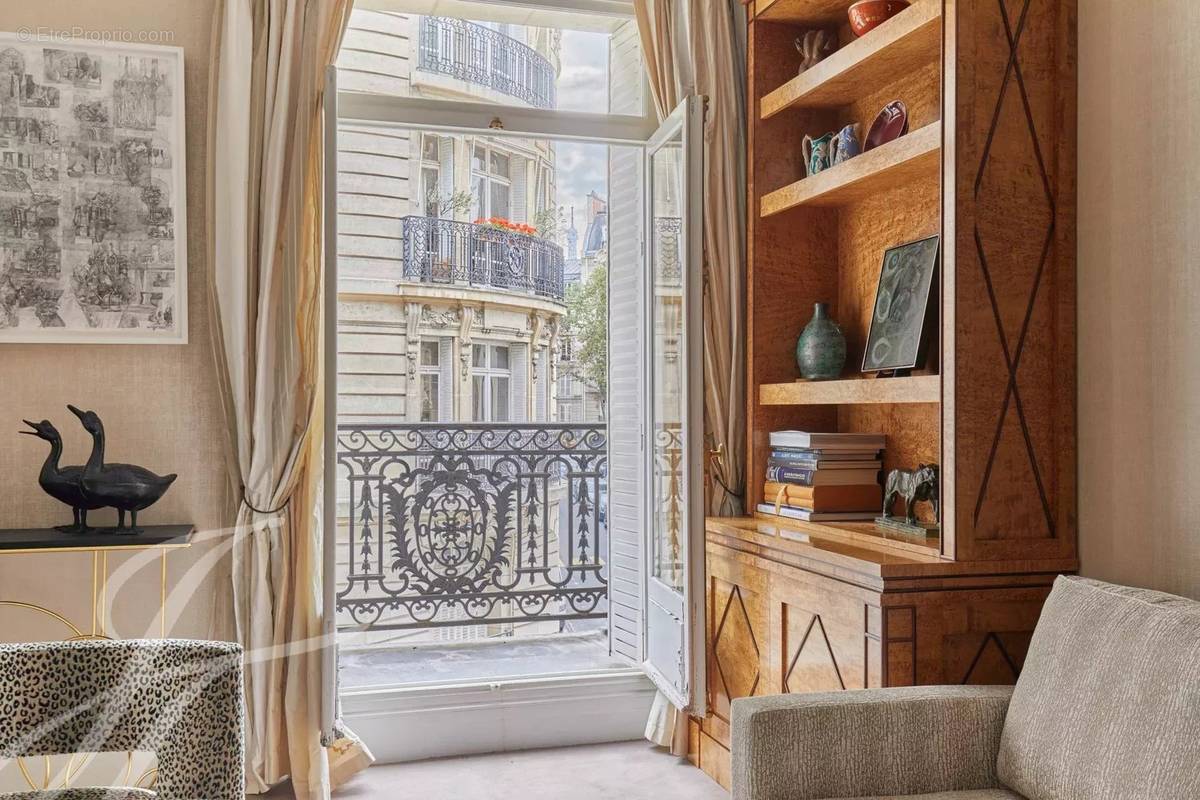 Appartement à PARIS-16E