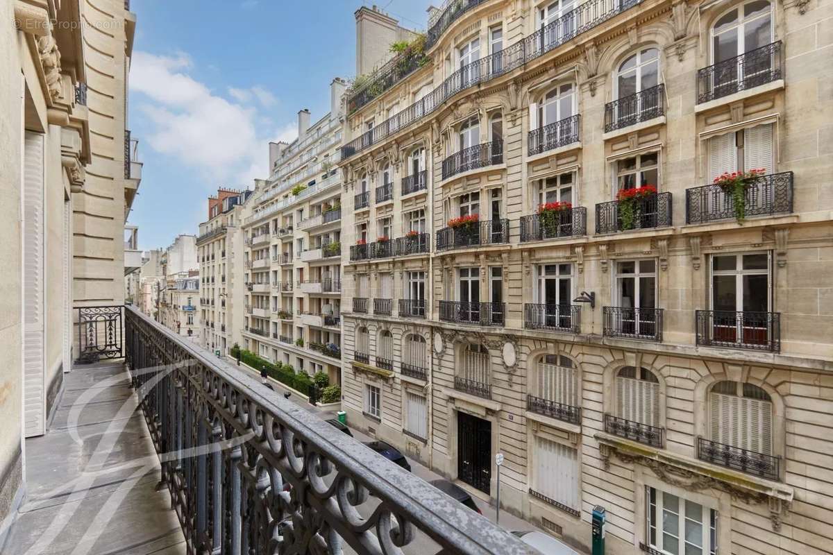 Appartement à PARIS-16E