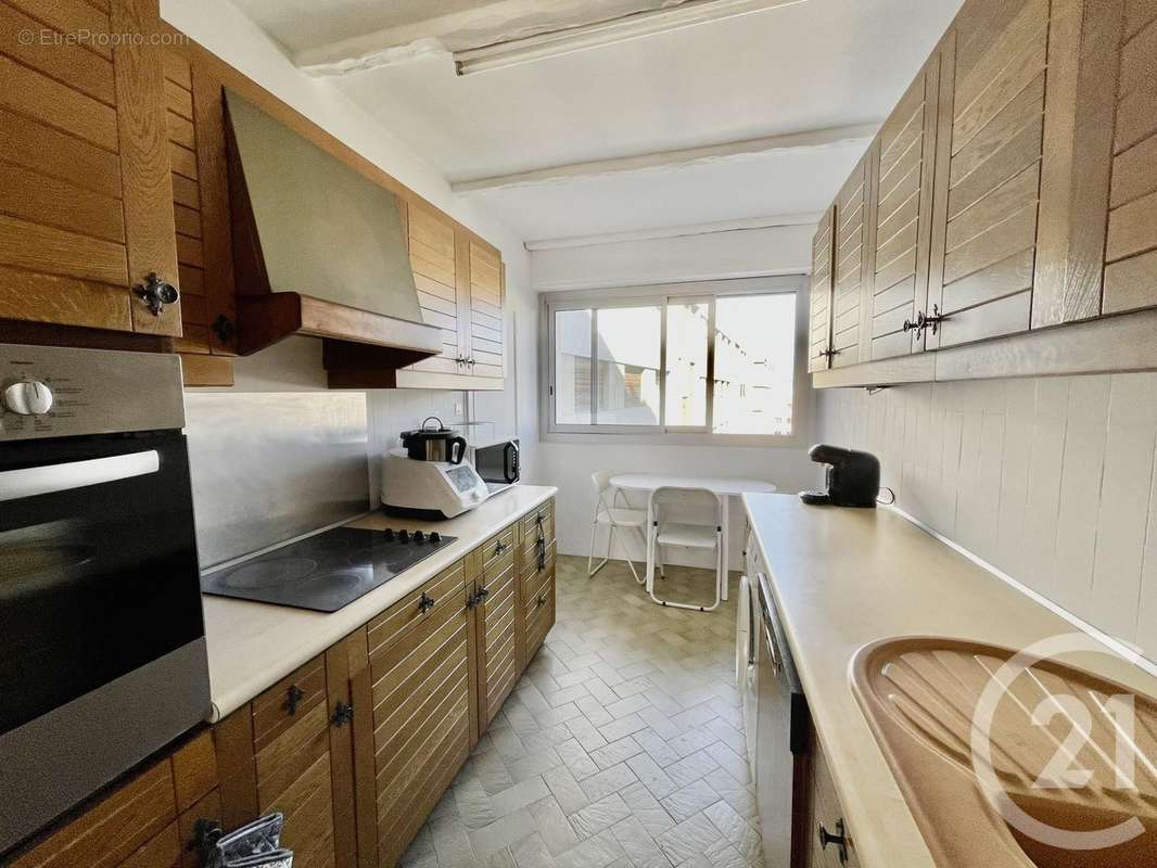 Appartement à MARSEILLE-1E