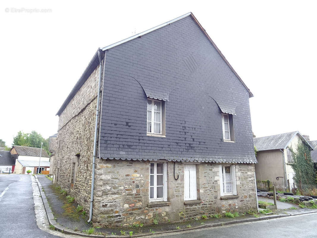 Maison à BARENTON