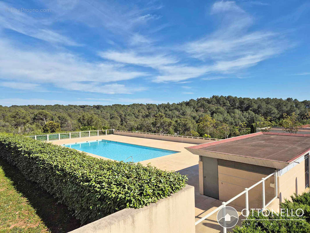 Appartement à ROQUEBRUNE-SUR-ARGENS