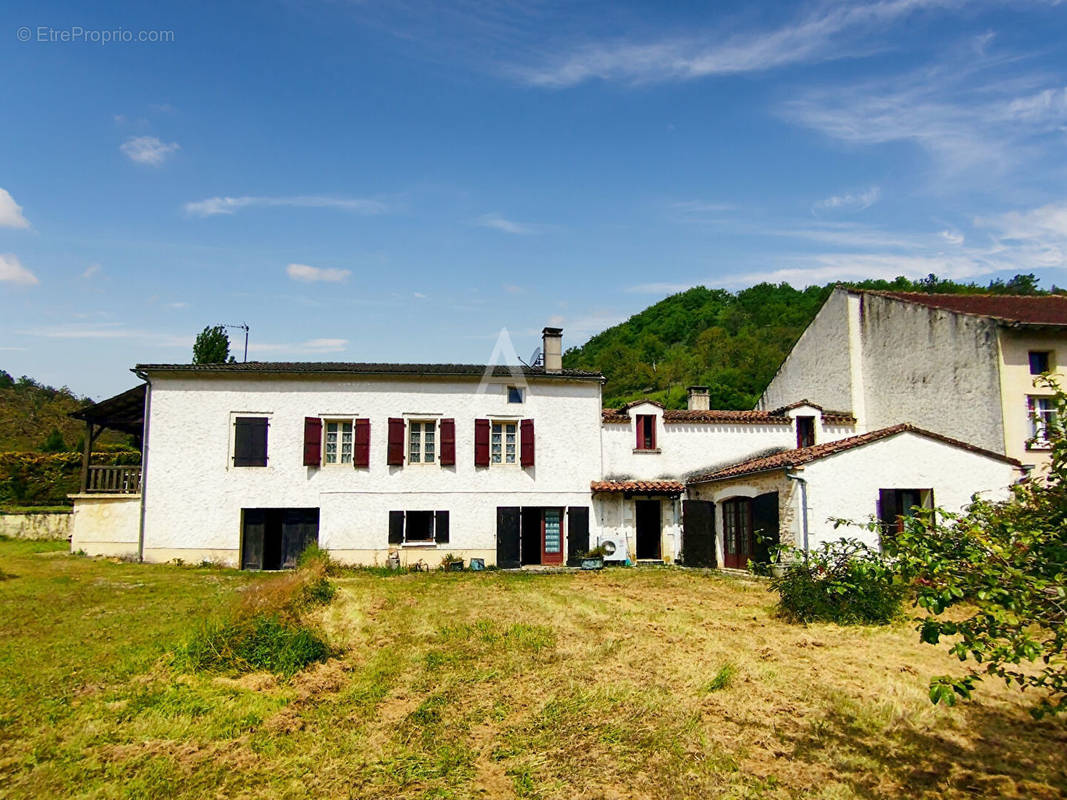 Maison à LES JUNIES