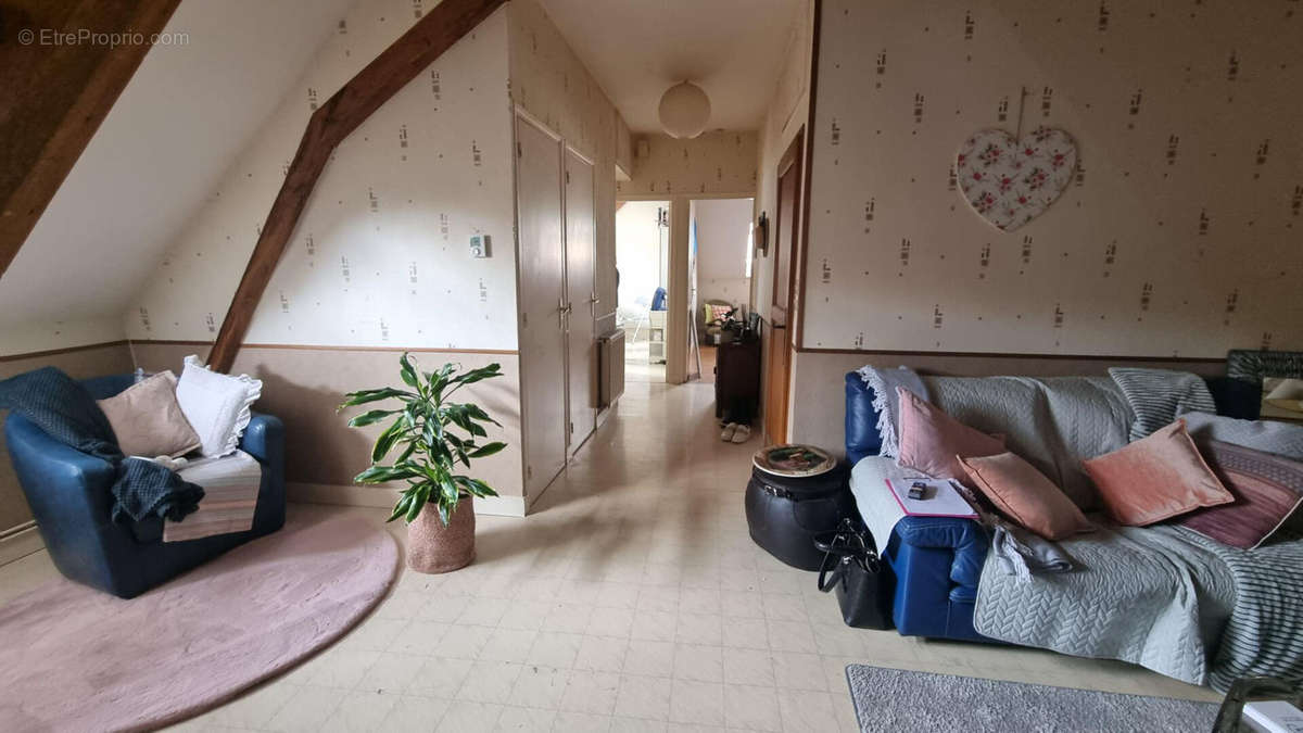 Appartement à EPINEUIL