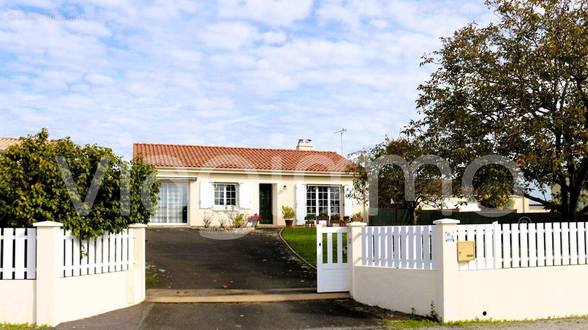 Maison à SAINT-CHRISTOPHE-DU-LIGNERON