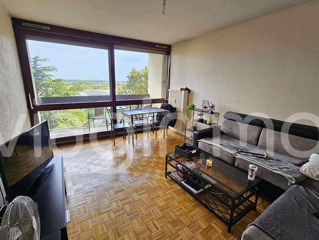 Appartement à SAINT-GENIS-LAVAL