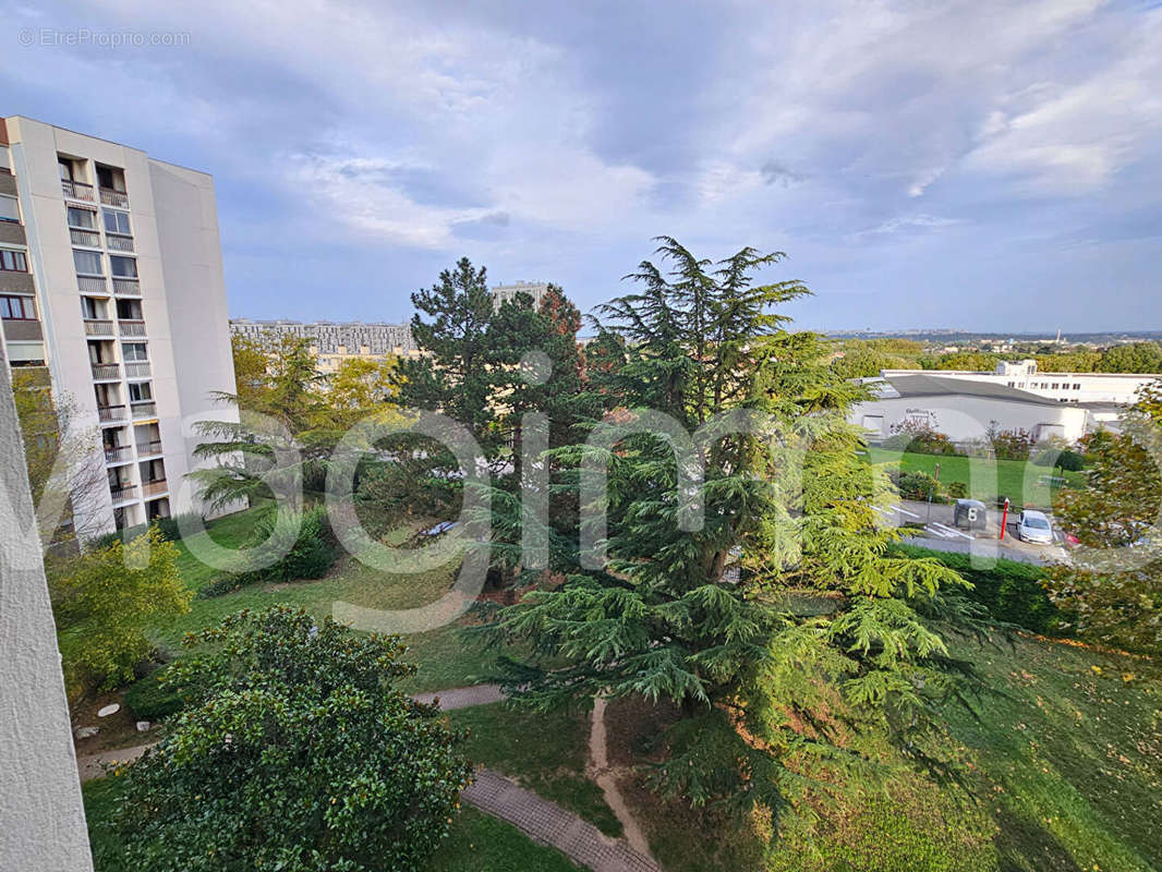 Appartement à SAINT-GENIS-LAVAL