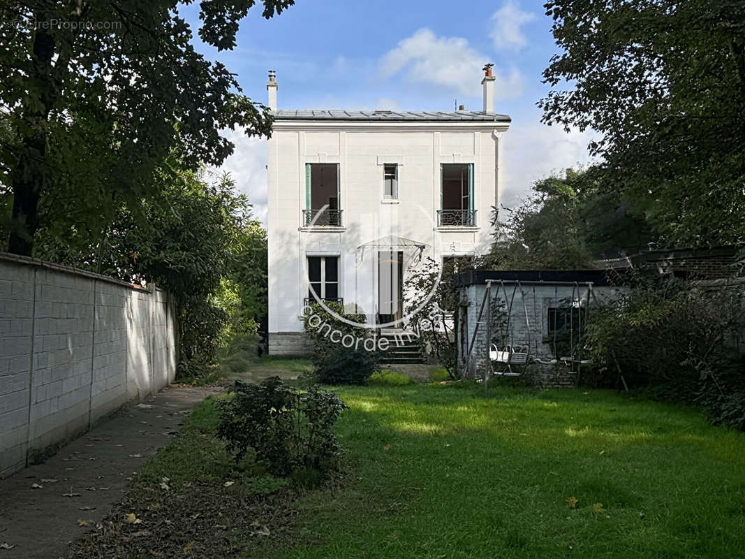 Maison à ASNIERES-SUR-SEINE