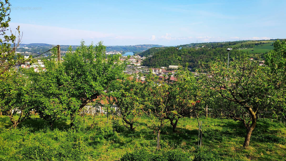 Terrain à GIVORS