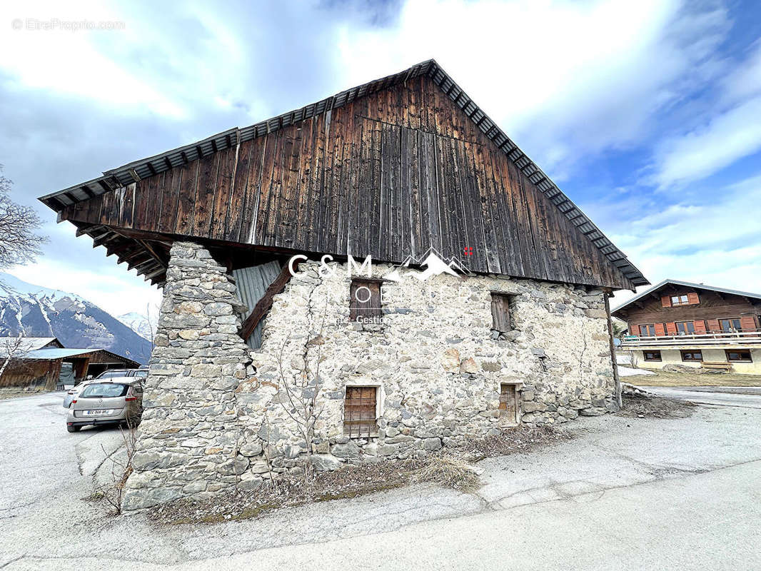 Maison à ALBIEZ-MONTROND