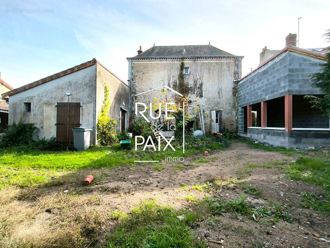 Maison à PARTHENAY