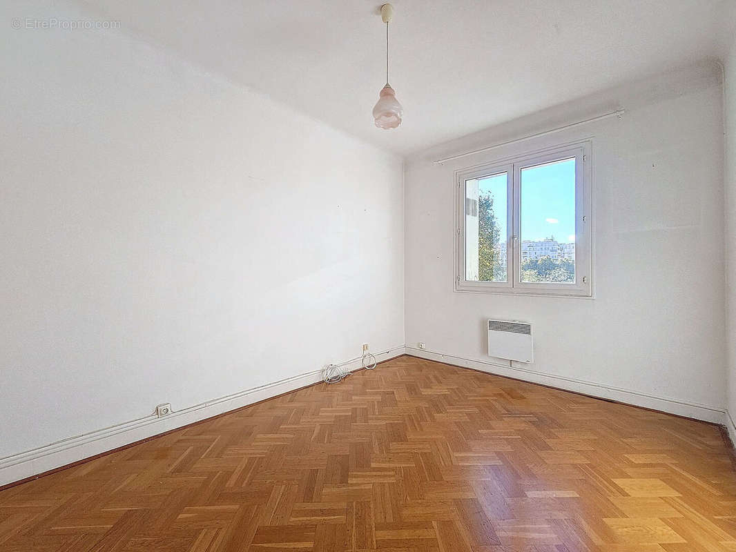 Appartement à MARSEILLE-4E