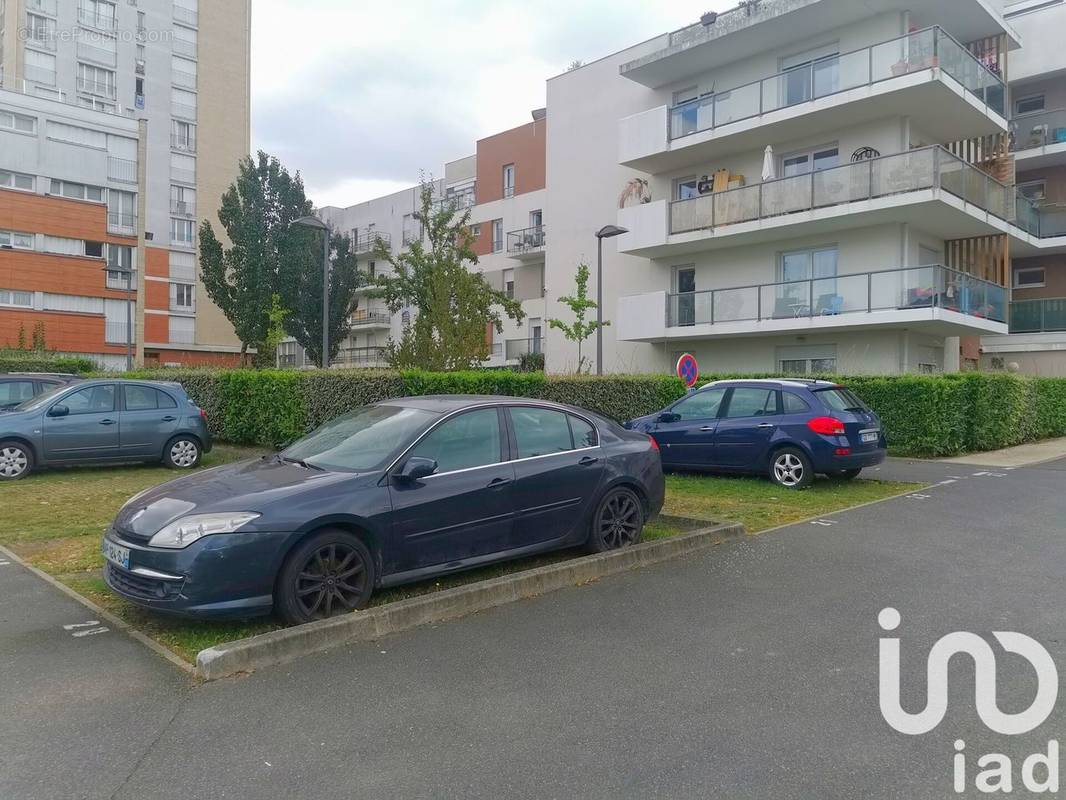 Photo 1 - Parking à ROSNY-SOUS-BOIS