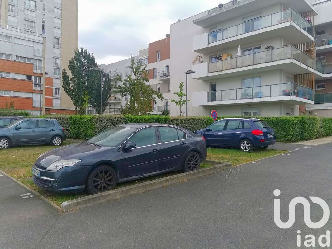 Photo 2 - Parking à ROSNY-SOUS-BOIS